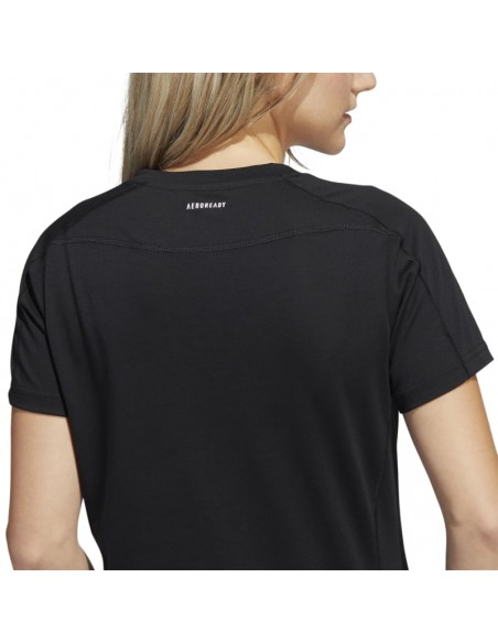 Camiseta de running de manga corta de la marca Adidas para mujer. Vista detalles.