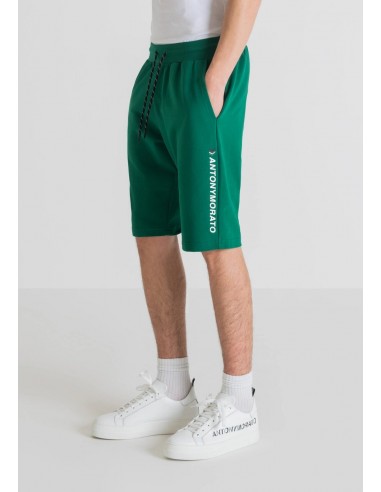 Pantalón corto de chándal con tejido de felpa de la marca Antony Morato en color verde. Vista portada.