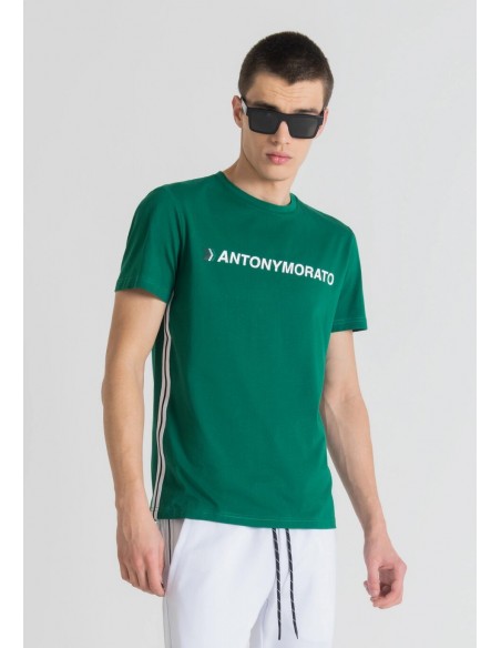 Camiseta de manga corta y cuello redondo, color verde, de la marca Antony Morato. Vista portada.