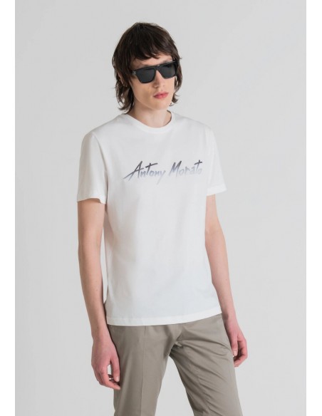 Camiseta de cuello redondo y manga corta de la marca Antony Morato. Vista portada.