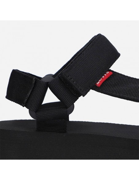 Black sandals for women with multiple straps Levi's brand. Detailed view.