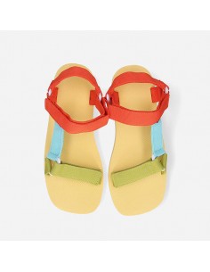 Sandalias multicolor para mujer con múltiples tiras de la marca Levi's. Vista portada. 2