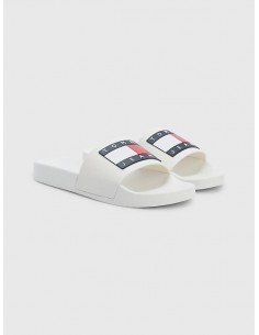 Tommy Jeans essential...