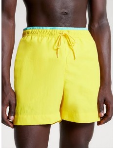 Tommy Hilfiger Logo...