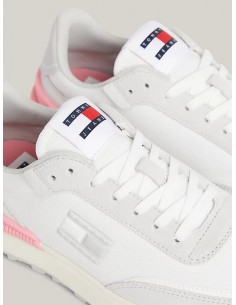 Essential sneakers with a... 2