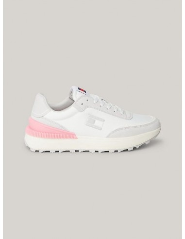 Essential sneakers with a mix of...