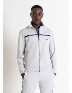 Regular fit zip-up... 2