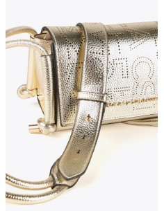 Lola Casademunt metallic...