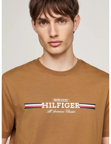 Camiseta con logo en el pecho de...