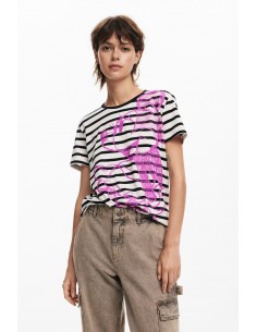 Minnie Mouse T-shirt by... 2