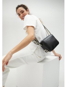 Lola Casademunt Shoulder...