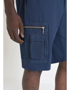 Regular-fit "Larry"... 2