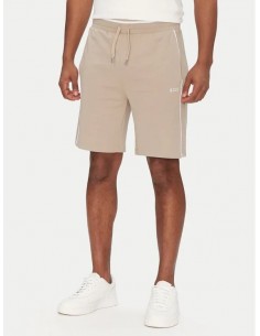 Pantalón corto tipo chándal...