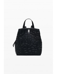 Mochila mediana letras 3D...