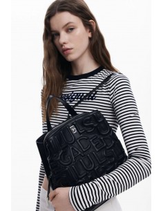 Mochila mediana letras 3D... 2