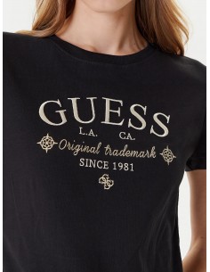 Camiseta con logotipo corte... 2