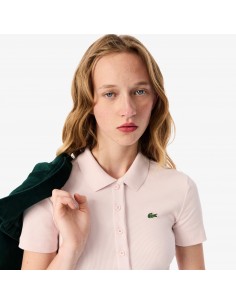 Polo de corte ajustado...