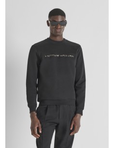 Slim-fit crewneck...