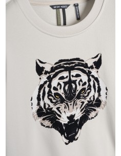 Regular fit crew neck... 2