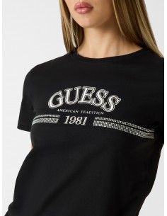 Camiseta con logo y cinta...