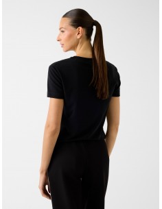 Camiseta con logo bordado... 2