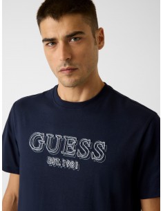 Camiseta con logo bordado...