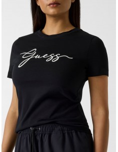 Camiseta con logo bordado... 2