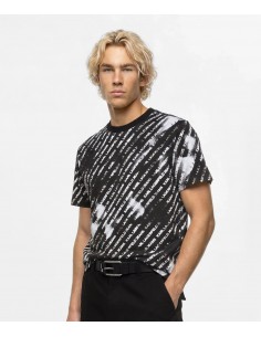 Camiseta con logotipo con...