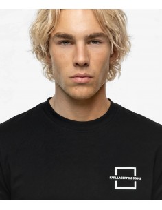 Camiseta con logotipo...