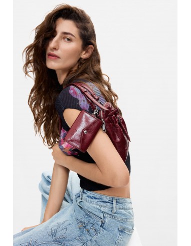 Porta móvil efecto piel de Desigual