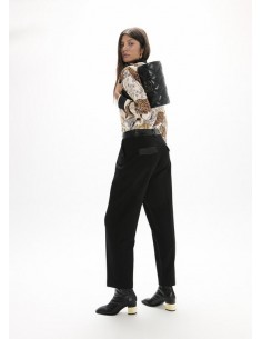 Pantalón fit con cinturilla...